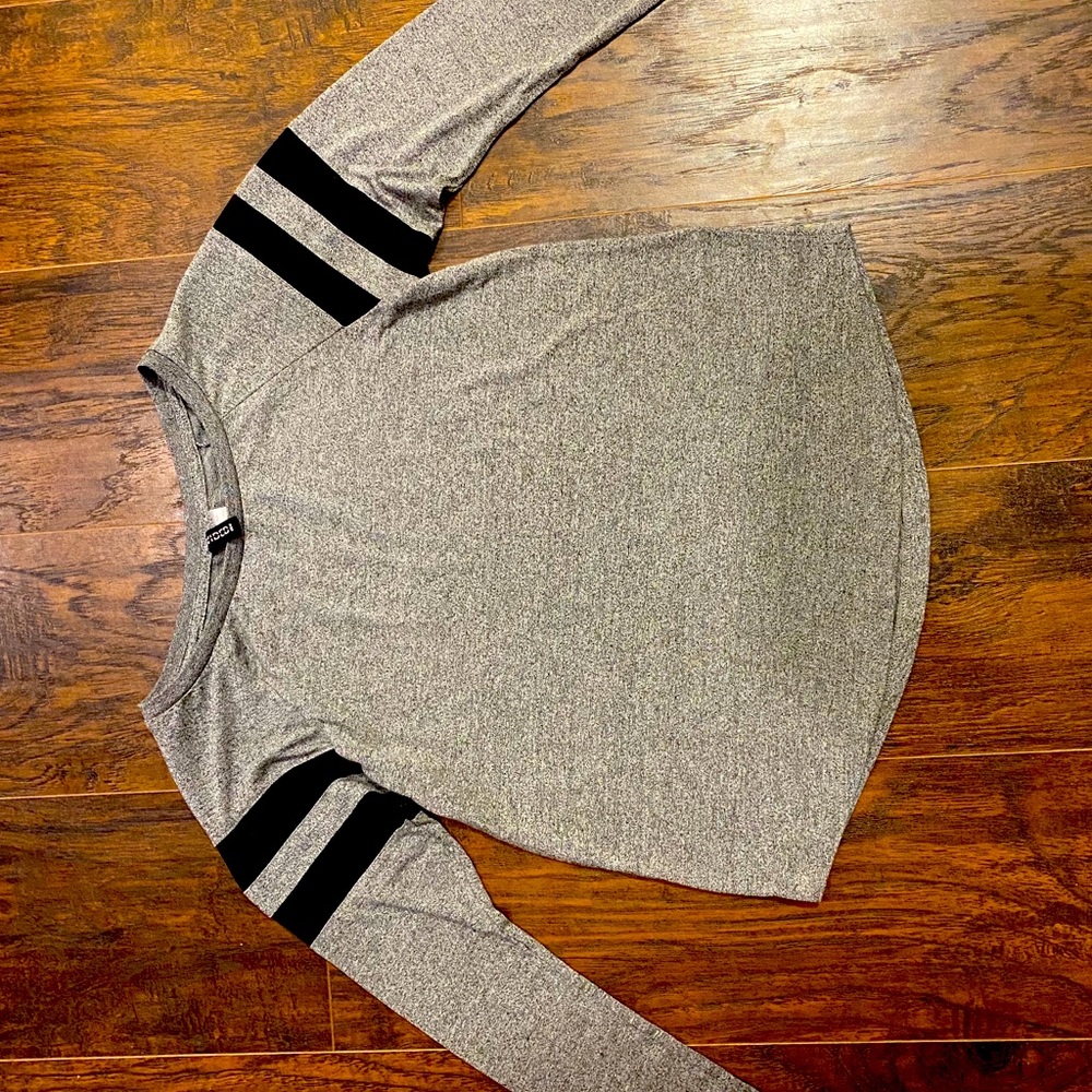 Long sleeve shirt with black stripes